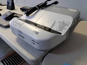 lot 1645 image: Epson H455A PowerLite 475W Projector (used)