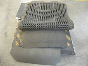 lot 204 image: Pallet of Miscellaneous Anti-Fatigue Mats - Used in Warehouse, SOLD AS IS