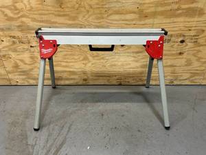 lot 21 image: MILWAUKEE Folding Miter Saw Stand