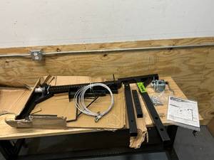 lot 93 image: HME Adjustable Hitch Hoist w Gambrel & Winch - 400 Lb. Capacity