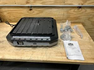 lot 33 image: Project Source  4.5-in 4.1-Amp Tabletop Tile Saw