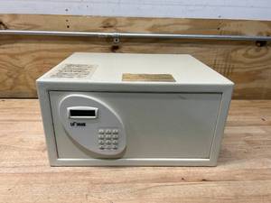 lot 63 image: Hotel Style Safe