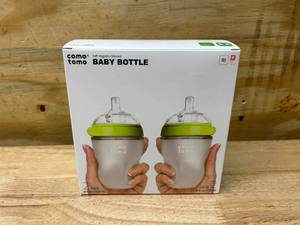 lot 70 image: Comotomo Baby Bottle, Green, 8 oz (2 Count)