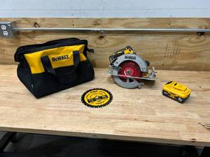 lot 76 image: DEWALT DSC574 7-14 Cordless Circular Saw with Battery, Extra Blade and Carrying Case
