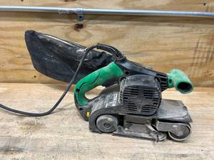 lot 115 image: Metabo HPT  9-Amp Corded Belt Sander with Dust Management