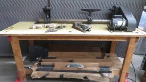 lot 7 image: WOOD LATHE AND TABLE