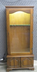 lot 8 image: LIGHTED GUN CABINENT