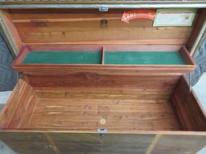 lot 10 image: 1952 GENUINE LANE CEDAR CHEST