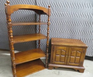 lot 32 image: 2 PIECE RETRO SHELF  CABINENT