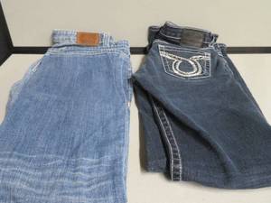 lot 62 image: JEANS