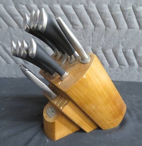 lot 45 image: CHICAGO CUTLERY