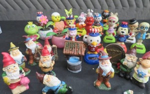 lot 53 image: MINI BOBBLES AND DWARFS