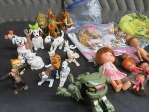 lot 72 image: ASSORTMENT OF 101 DALMATIONS  DOLLS  AND MORE