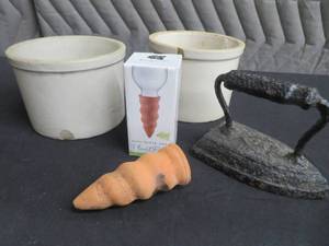 lot 75 image: VINTAGE GOODIES