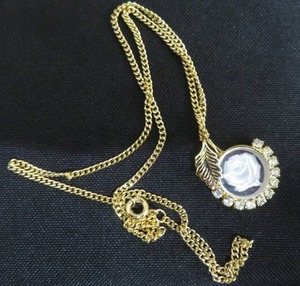 lot 85 image: ETCHED ROSE  DIAMOND  CZ