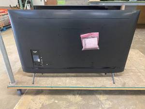 lot 975 image: UN70TU7000B Samsung - 70 Class 7 Series LED 4K UHD Smart Tizen TV