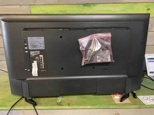 lot 985 image: UN40N5200AF Samsung - 40 Class 5 Series LED Full HD Smart Tizen TV (SMALL SCUFF)