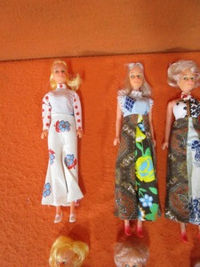 (9) 11 Dolls