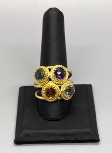 lot 12 image: Glamorous Golden and Sparkly Costume Ring