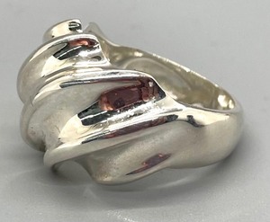 lot 10 image: Stunning Sterling Wavy Ring
