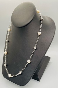 lot 5 image: Stunning Sterling Silver and Freshwater Pearl Necklace