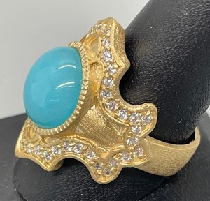 lot 20 image: Marvelous Muted Gold Costume Ring