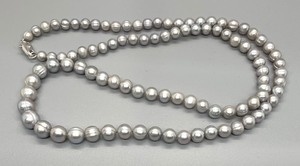 lot 21 image: Sterling Silver and Freshwater Pearl Necklace