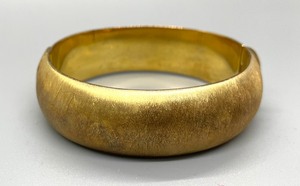 lot 29 image: Sterling Silver Gold Plated Hinged Bracelet