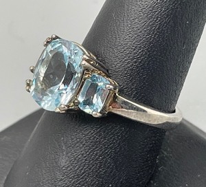 lot 32 image: Sterling Silver Ring with Pale Blue Stones