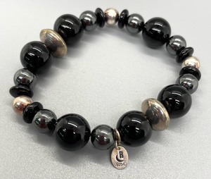 lot 33 image: Spectacular Sterling Silver, Onyx and Hematite Stretch Bracelet