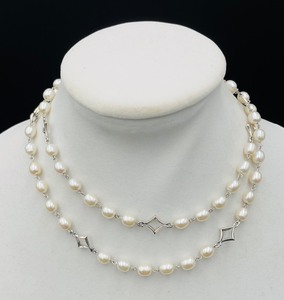 lot 43 image: Amy King Sterling Silver and Freshwater Pearl Necklace