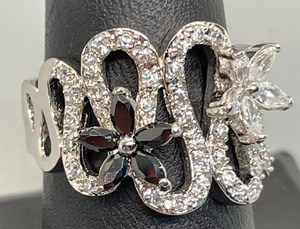 lot 59 image: Dazzling Costume Ring with Floral Accents