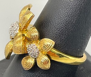 lot 70 image: Gold Plated Sterling Silver Flower Themed Ring