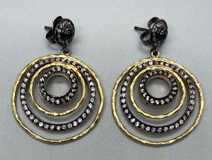 lot 145 image: Golden and Black Costume Earrings