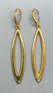 lot 148 image: Gorgeous Golden Costume Earrings