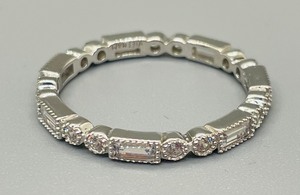 lot 173 image: Stylish Sterling Silver and Cubic Zirconia Ring