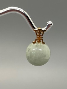 lot 195 image: 14K Gold and Jade Pendant