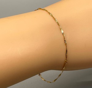 lot 198 image: Golden 14K Gold Bracelet