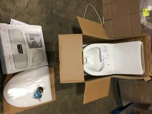 Glacier Bay Buxton 1-Piece 1.6 GPF1.1 GPF Dual Flush Elongated Toilet in White, Customer return, Review all pictures