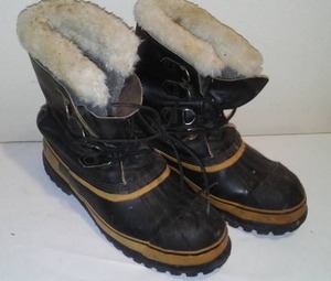 lot 21 image: Sorel Steel Pack Winter Boots Size 10.