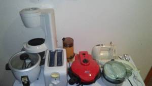 lot 27 image: Small Kitchen Appliances
