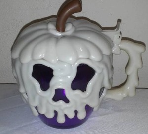 lot 37 image: Poison Apple Mug, Disney, Snow White and The Seven Dwarfs