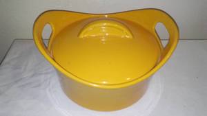lot 55 image: Racheal Ray 2.75 Quart Covered Casserole Bowl