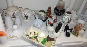 lot 69 image: Salt And Pepper Miniatures
