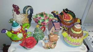 lot 81 image: (9) Teapots