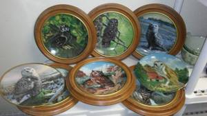 lot 100 image: Collector Plates  Owl Theme