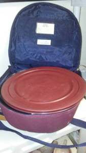 lot 141 image: Portable Pyrex 4.5 qt. Hot Cold