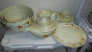 lot 161 image: Superior Hall Quality Dinnerware