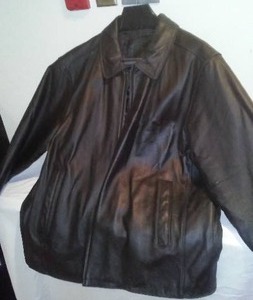 lot 206 image: Mens Leather Jacket Size L 44-46,