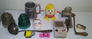 lot 250 image: Misc. Vintage collectibles